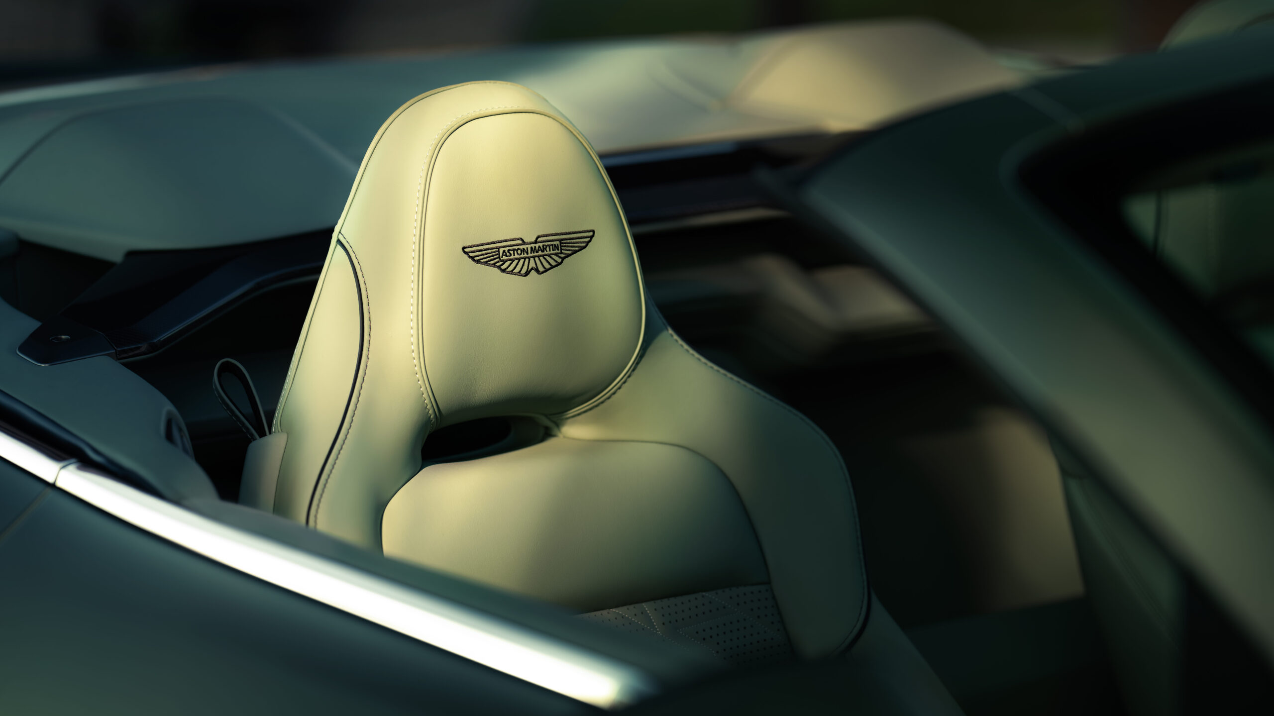 Aston Martin Vanquish Volante