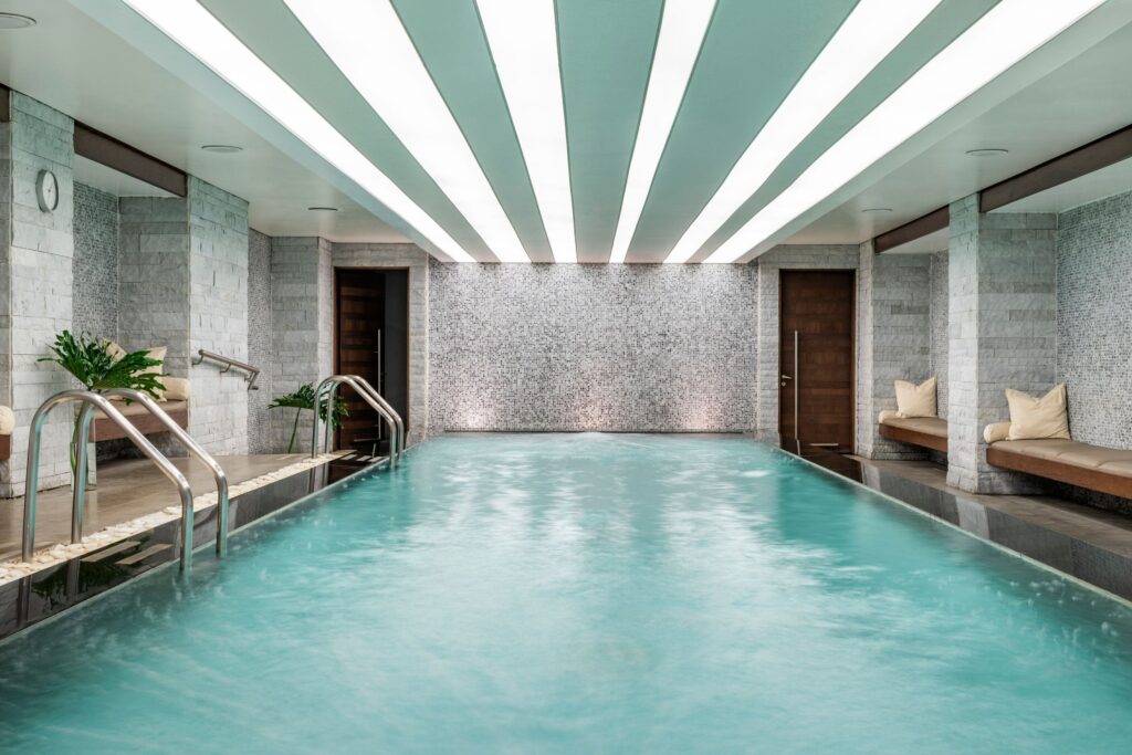 Luxury hotels in Bogotá-JW Marriott Bogotá Indoor pool