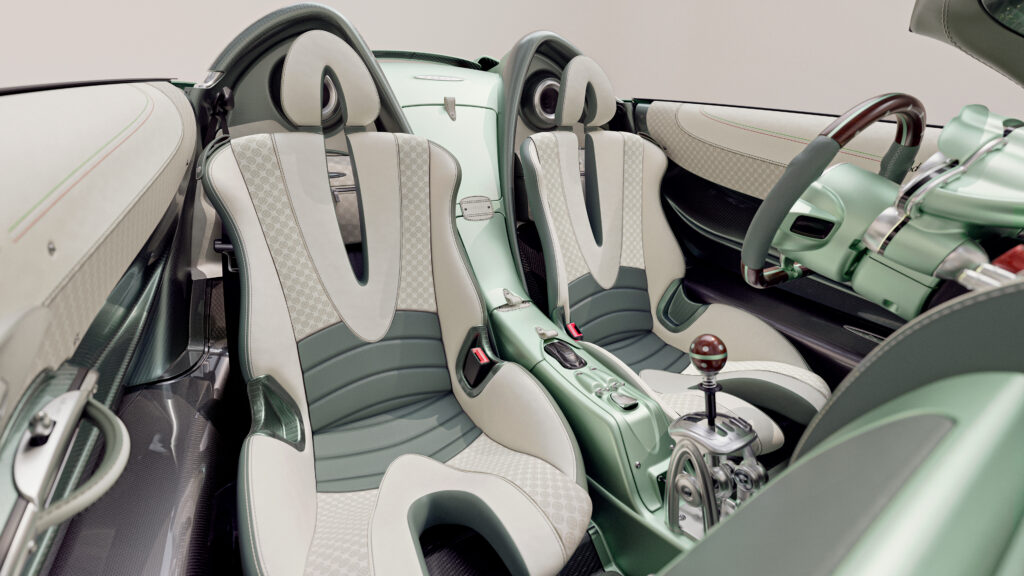 Pagani Huayra, inside the Codalunga