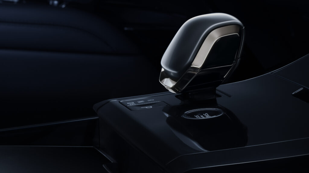 Range Rover Sport SV Black, premium craftsmanship
