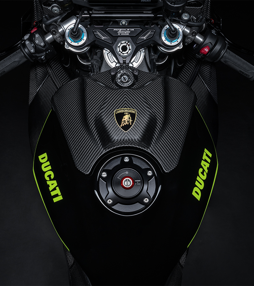 Ducati Panigale V4 Lamborghini-Carbon Fibre Aesthetics