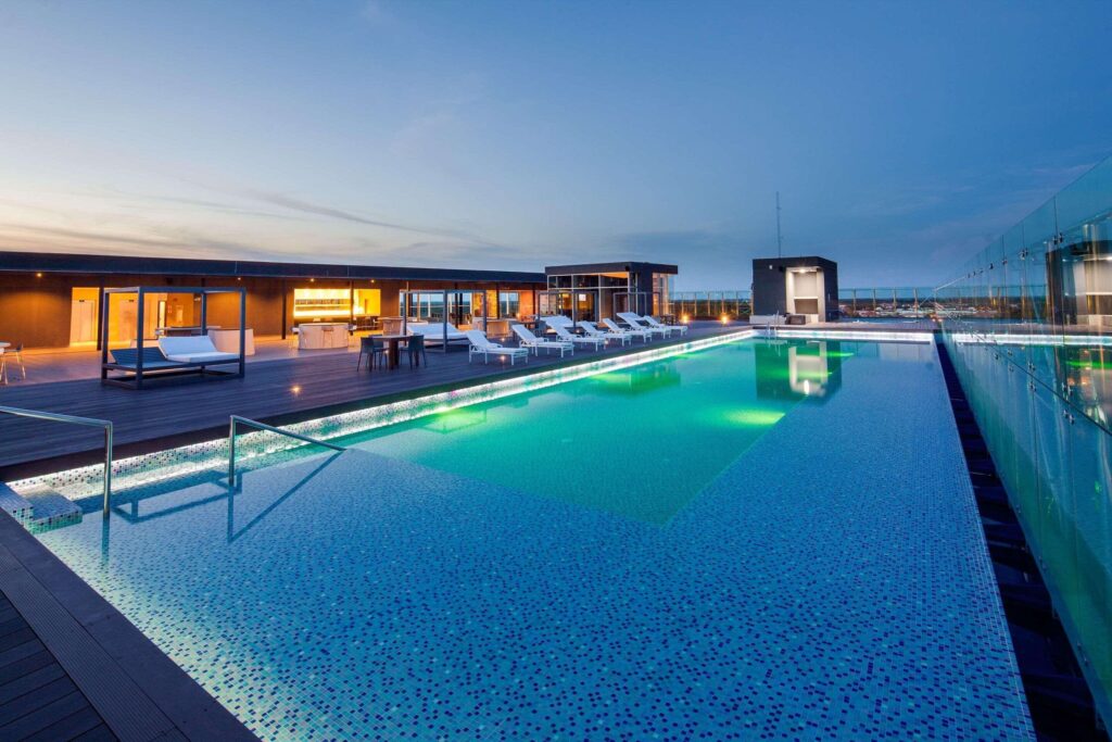 Luxury Hotels in Santa Cruz-Radisson