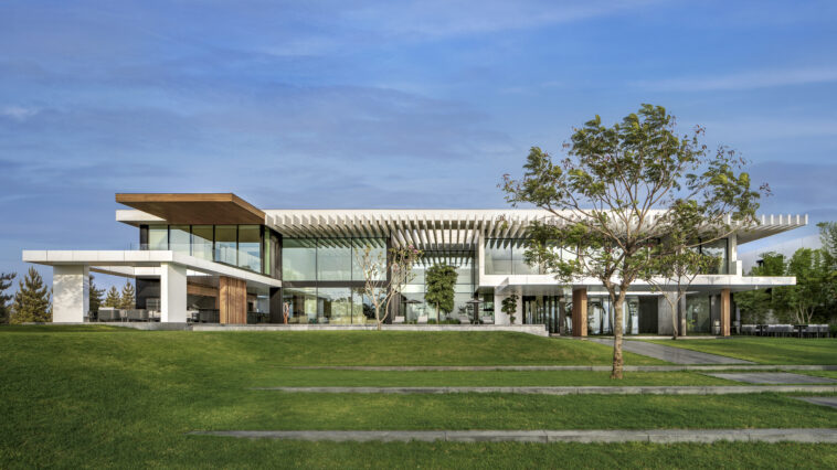 Inside Lagoon Villa, Abidjan: SAOTA and Claude Missir