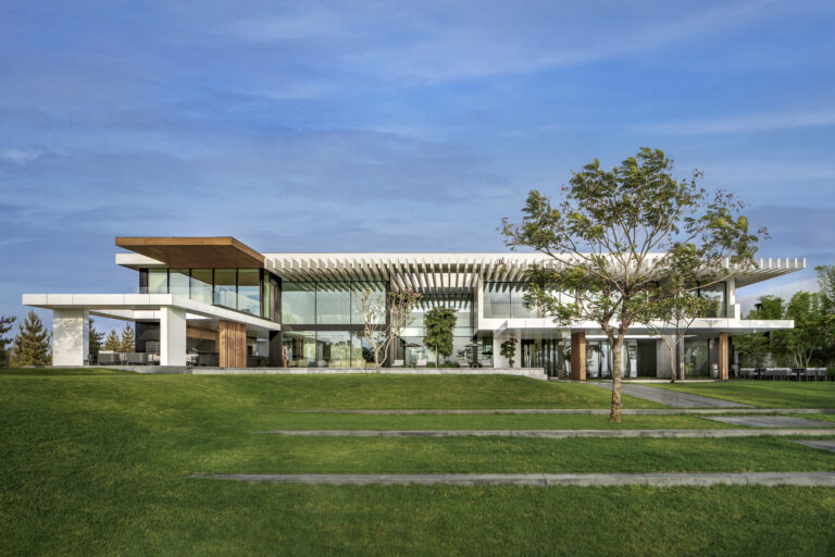 Inside Lagoon Villa, Abidjan: SAOTA and Claude Missir