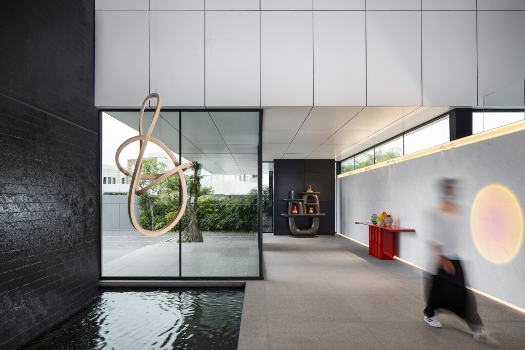 Inside Lagoon Villa, Abidjan: SAOTA and Claude Missir 