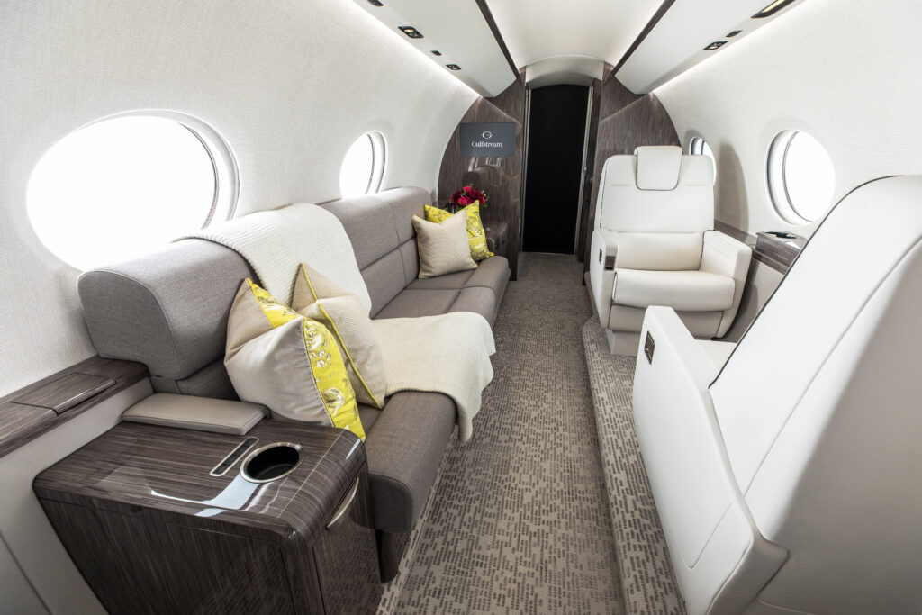 Gulfstream G300 cabin