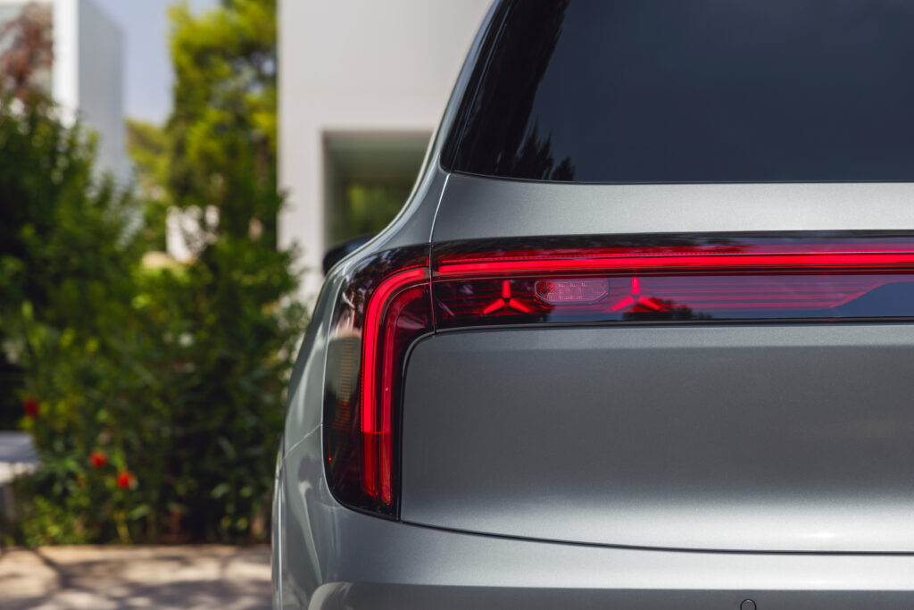 Mercedes-Benz GLB Electric High-tech silver.
